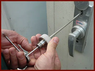 Tustin Locksmith Service Tustin, CA 714-548-3101 - 5-lock-opening