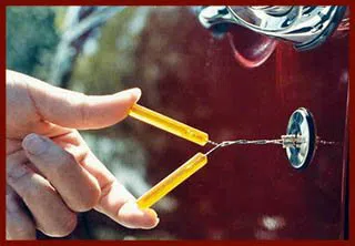 Tustin Locksmith Service Tustin, CA 714-548-3101 - 7-broken-key-extraction